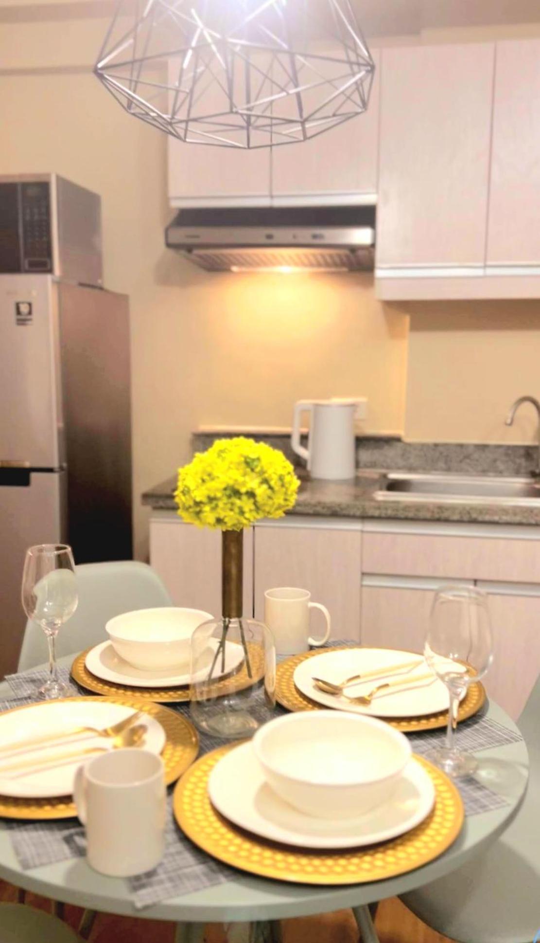 The Lancris Residences, 2 Bedrooms, 1 Bathroom, Living-Room, Kitchen & Pool Is Free Paranaque City Exterior foto